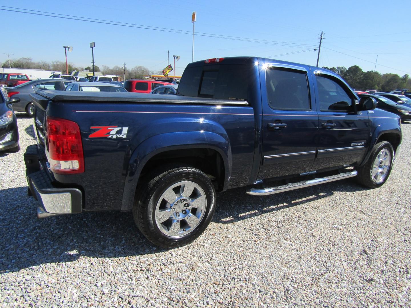 2010 Blue /Gray GMC Sierra 1500 SLT Crew Cab 4WD (3GTRKWE38AG) with an 5.3L V8 OHV 16V FFV engine, Automatic transmission, located at 15016 S Hwy 231, Midland City, AL, 36350, (334) 983-3001, 31.306210, -85.495277 - Photo#7